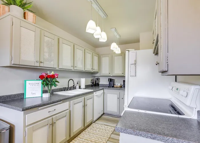 Centrally Located Retreat W/ Fenced Patio