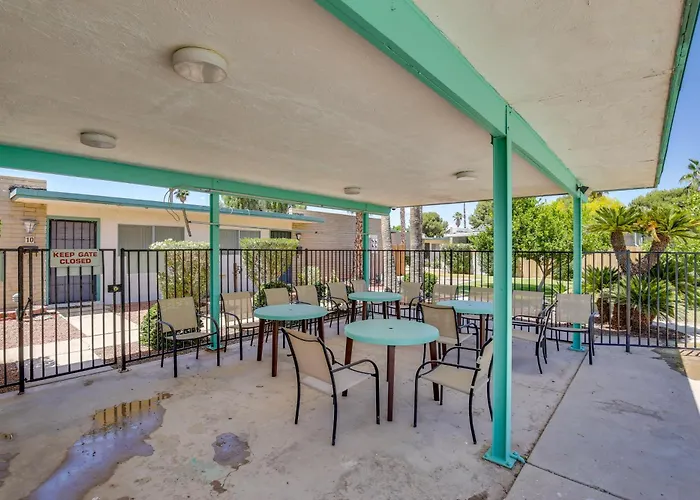 Centrally Located Retreat W/ Fenced Patio Holiday home *