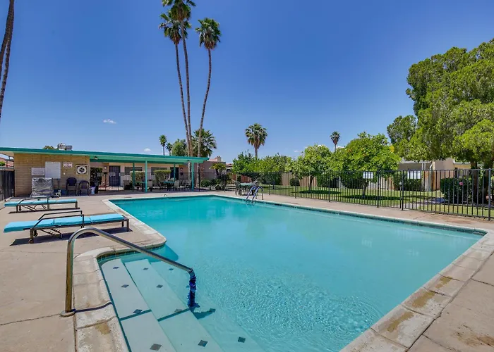 Centrally Located Retreat W/ Fenced Patio Holiday home Yuma